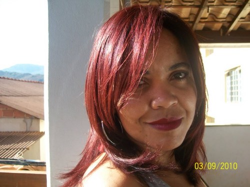 SOU ALEGRE ,SIMPLES,GOSTO DE DAR RISADAS,DANÇAR,CANTAR,SOU CASADA,3 FILHOS LINDOS E TEMENTE Á DEUS...