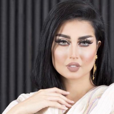 sloom26802853's profile picture. " أنيّـقة كَأنها مَخلوقة مِن رقة الوُرد "