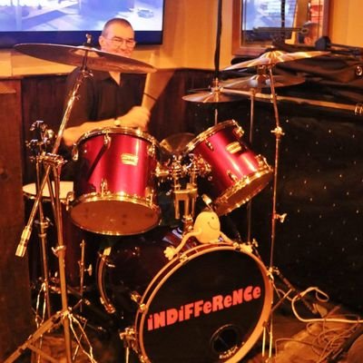 Leeds United fan living in Milton Keynes love rock and metal music play drums in covers band @indifferencemk ,  other half to @trustingtiddles