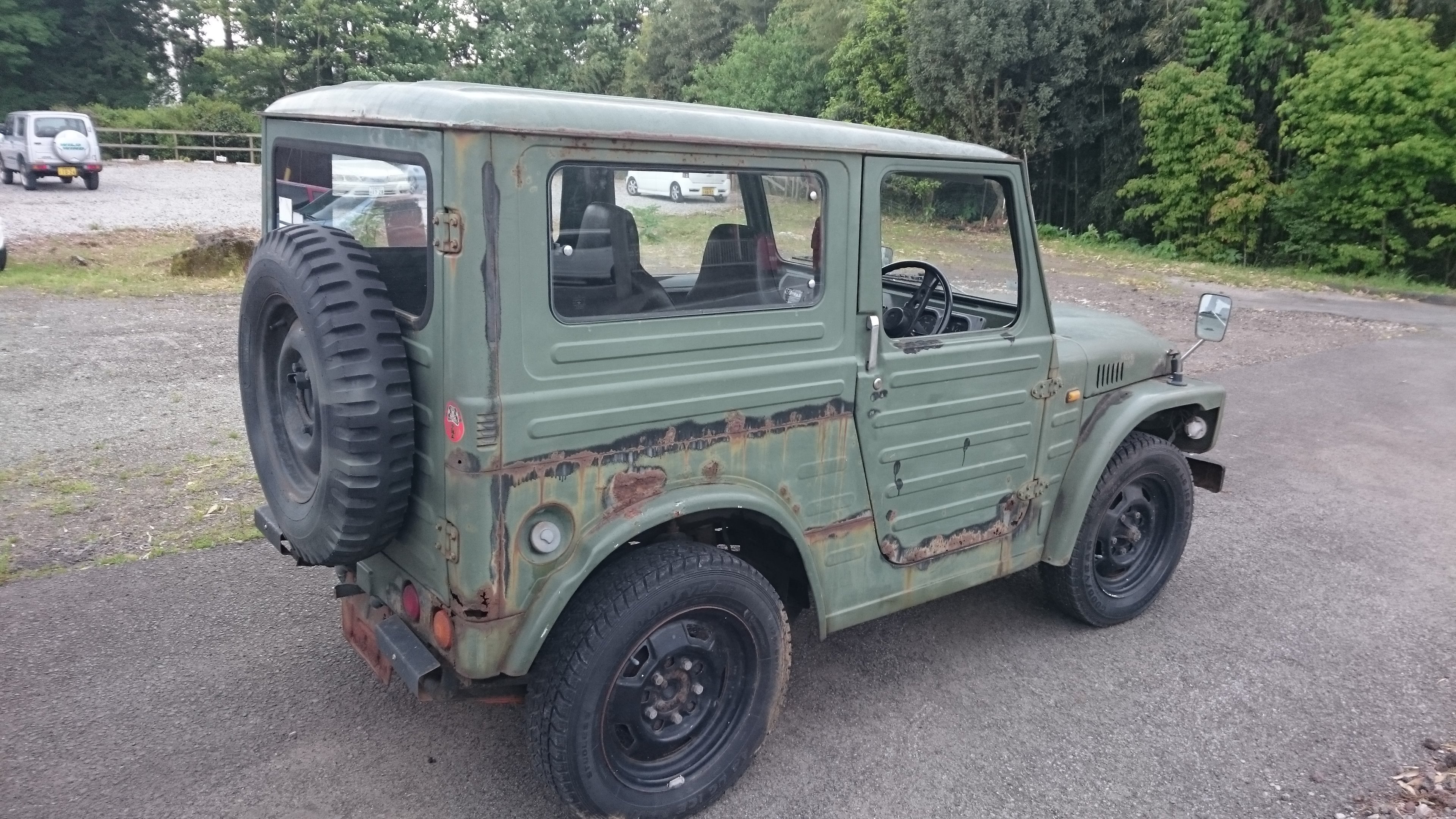 yamiyanonezumi's profile picture. 古めの機械好き。一人で車３台を持つバカ者。（スズキジムニーSJ10V、三菱ジープJ25SR、スズキキャリィDA16T）
軍隊モノ収集しています。弾関係、飯盒水筒など金物を漁ります。
戦史、鉄道、船舶、航空機、土木技術等も興味の範疇です。