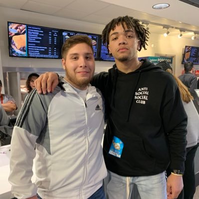 V_Lopezz1's profile picture. 