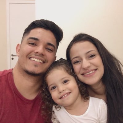 Somos um casal jovem que engravidamos na adolescência. Papai e mamãe da princesa Elena, Venha acompanhar nossa rotina.