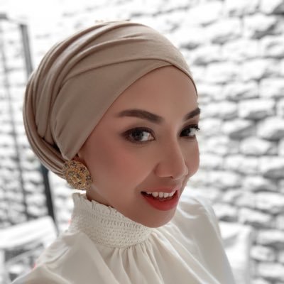 A tech entrepreneur, CEO/Founder at https://t.co/C7433raTiz, Mentor & Angel Investor, Indonesian Batik lover & Collector.