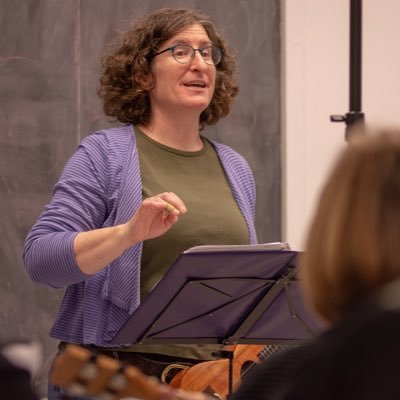 We're a 25-member learning ensemble led by Eve Goldberg, of @GatheringSparks We include beginning players as well as those with many years of playing experience