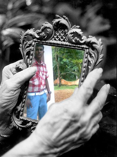 Im Robin and im living in kerala
Im  PERSON makibg Every thing possible in life and im a naughty and a cool boy.........