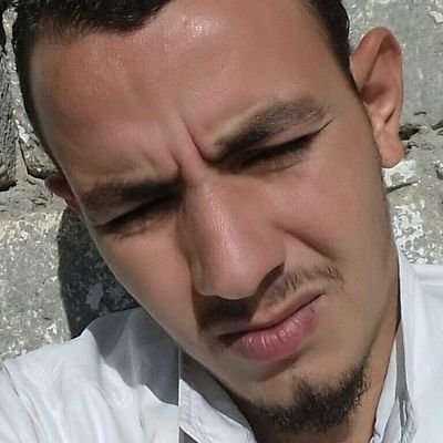 خريج كلية الشريعة والقانون جامعة الأزهر