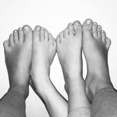 2 women's collaborative feet pics - negotiable prices xx paypal: karenparker98@outlook.com DM us!