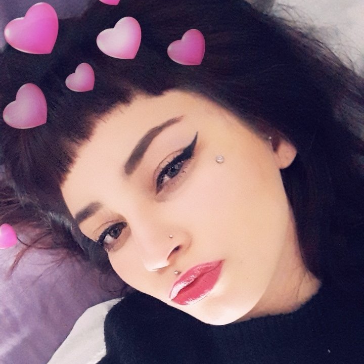 Tengo 19 años y se quienes tengo para apoyarme y con quienes me pongo la careta/ Anti política/Perforadora.