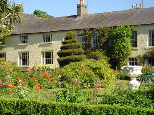 Hunter’s is Ireland’s only remaining authentic coaching inn. Dating from c. 1650 it has been run by the same family for 200 years. Set in wonderful gardens.