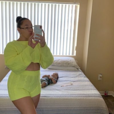 yourstrulyba's profile picture. 