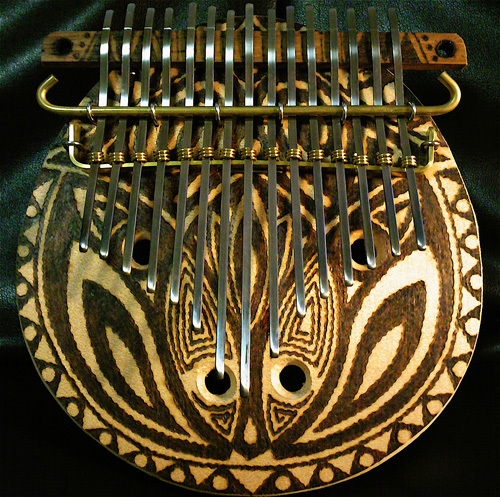 やっぱりカリンバが好き♡優しい音色に癒されてます。
After all I like kalimba. It is healed by a gentle tone.