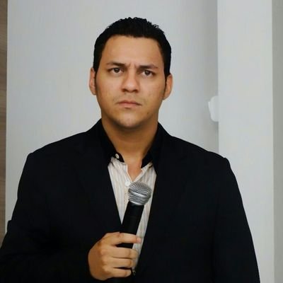 Meu nome é Eric Queiroz, nascido na Guiana Francesa, pai, jornalista e flamenguista de coração.