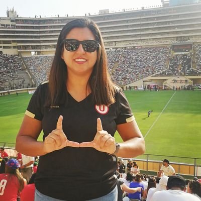 Comunicadora que trabaja en Marketing. Hincha de #Universitario. No puedo vivir sin música, no hablo lisuras y me gustan los viernes.