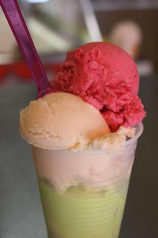 Organic Oaxacan Juicebar in Los Angeles (Korea-town). Specializing in Oaxacan Ice cream, raspados, organic juices and shakes