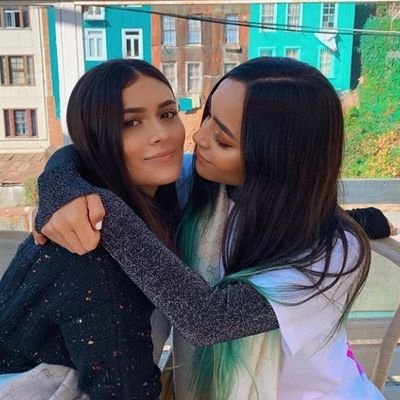 .sigamos cambiando el mundo desde el amor❤❤
.Si,si es contigo💫 NO HAY POCHÉ SIN CALLE NI CALLE SIN POCHÉ
|Calle y Poché|