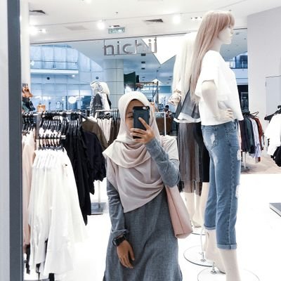 Iffahndzrh__'s profile picture. always find something to be happy and grateful :')