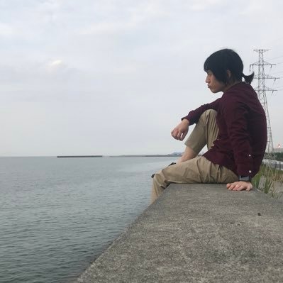 愛媛で合唱してるアラサー。名前は誕生日が由来。パートはアルトからバリトンまで。テノールは五線譜超えてからが本番。ポケカはリザードンとレジドラゴ。四国で男声合唱したい。
