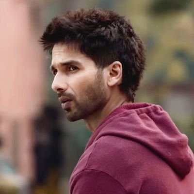 an account dedicated to @shahidkapoor on behalf of all his pakistani lovers ✨