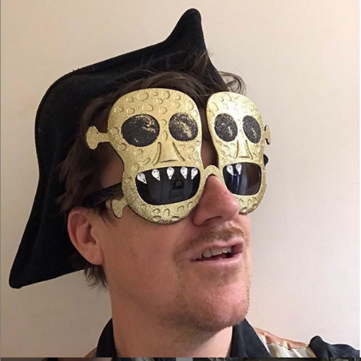 Storyteller: birthday parties, festivals, nurseries, care homes, SEND education and museums. My stories are happy and musical!
(works with @LondonDreamtime )