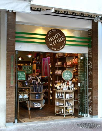 Somos a loja da Empório Body Store no Ipanema 2000.
Produtos artesanais charmosíssimos para banho e cuidado com a pele.
marketing@bodystoreipanema.com.br