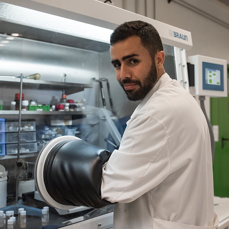 Chemist. Postdoctoral Researcher at @GroupOsaca @IIQ_US_CSIC PhD by @unisevilla 👨🏻‍🔬 #organometallic chemistry   

 📷Photographer at @PraxedeSanchezM