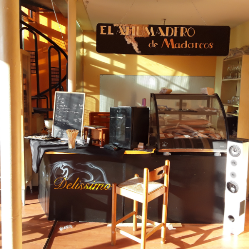 Empresa dedicada al ahumado de pescados artesanos