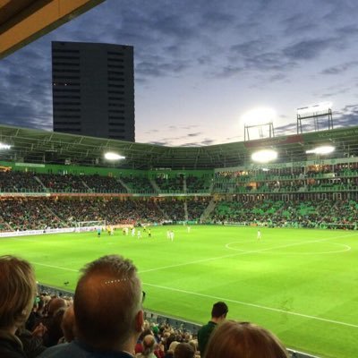 Tekstschrijver, notulist, vertaler, subsidieadviseur. Groot fan van wielrennen, FC Groningen, FC Barcelona en Feyenoord.