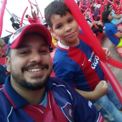 Hincha de Cerro Porteño 💙❤️, un gran aficionado al arte de la cocina, fanatico del asado y la cerveza entre amigos....!!! Y enamorado de mi familia...!!!