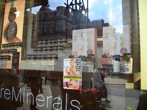 arsoci's profile picture. 社会学、現代美術、アートセオリー、カルチュラルスタディーズなど。女性の身体表現文化、広告・ポスター研究、女性誌研究〜消費文化、都市研究を専門に。