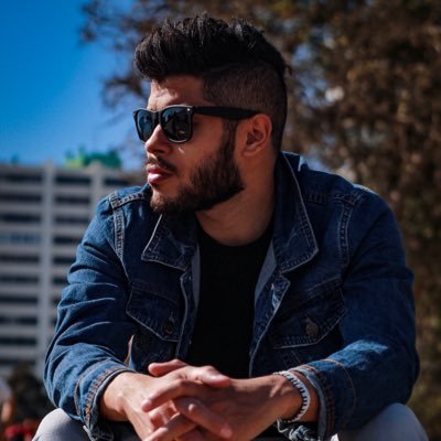 Parte de la vida es siempre aprender... Pianista/Tecladista - Productor y a veces de Fotografo / Made In Venezuela / Instagram: @elialdiaz