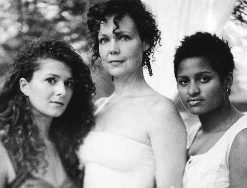 ameliasmechanic's profile picture. All-female trio featuring rhythm and lead guitar and viola. Download the debut album on iTunes: http://t.co/5g9EoOBdkl