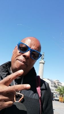 Lhomme qui sait faire parler le métal dans toutes les langues, qui veux faire des concerts puis je chercher manager SUR LILLE