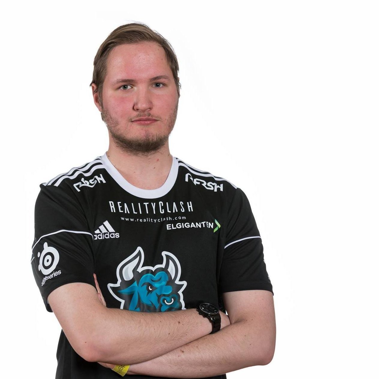 21 | 🇩🇰 | CS:GO | Inactive | Lurker - Rifler | 2400+elo kontakt - Twitter & Steam https://t.co/BgKKk9ZW3C 22/07/2021 1625♥️