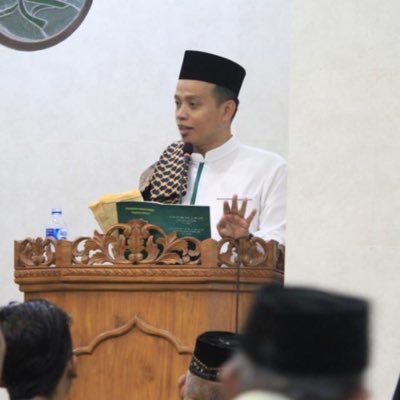 Pengasuh Majlis Zikir HAYATAN THOYYIBAH D.I. Yogyakarta, Koordinator Nasional DENSUS 26, Sekretaris DPW PKB DIY