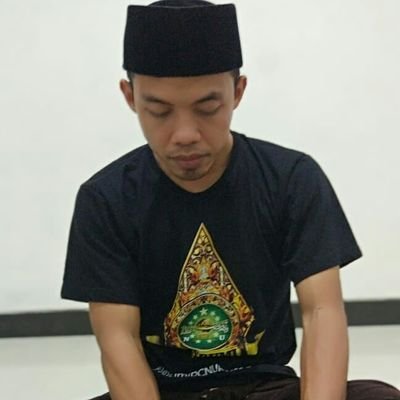 Indonesia Raya merdeka merdeka...
Pusaka hati wahai tanah air ku....
Bagimu negeri jiwa raga kami...