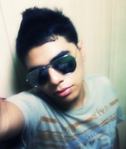 E aí galera,sou Ismael Stwart,16 anos,sou vocalista da banda Reload.