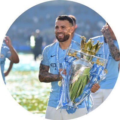 #TeamOM ⚪️Ⓜ️ #Fifa #Fut Spécialiste achat revente 📉📈. @ScoopTurnFR # FM19 FMaddict. PartenaireTwitch 28k Follows !!! GFX : @floriangx_
