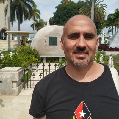 Profesor EF @AsocJoseMarti Miembro Honor Fundación Nicolás Guillén. Militante de solidaridad internacionalista con Cuba. Comunista. PCPV-PCE. STEPV-IV