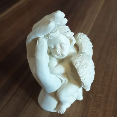 CaroDerBot's profile picture. Kein Bot, Dorfkind, Niederbayerin, Ü30, Serienjunkie, Whovian