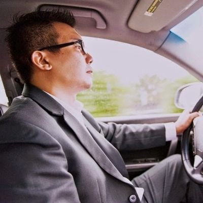 Lee_momo69's profile picture. 好奇，不打擾