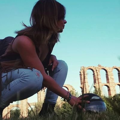 Periodista
Trabajo en informativos de @cextremadura TV
Estudio Filología Italiana en la @usal . Veo, cuento, leo y traduzco