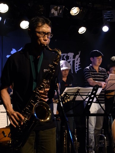 I am a amateur jazz sax player. In Kyoto, I have own bigband. The band name is Jazzholic