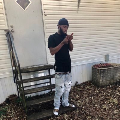 Only a few solid niggas around me . lowkey Gator 🐊 ✡️🔱