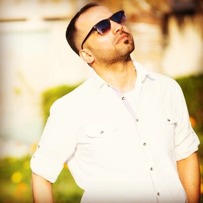 مـُــو كِل شْـَّي لـَه مثّـيلْ وبديّلْ ولا كْل شخصّ يفْهَم إحْسَاسْ غِيـرَه ..!!
سناب / kaboooos