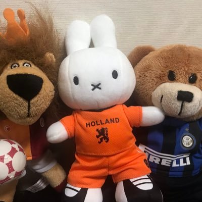 コミュ障ダメ社会人。スナイデルの顔ファン。サッカーの知識0。I'm Wesley Sneijder’s fan. 翻訳じみたツイートはすべてGoogle翻訳です間違い多々あると思います。サンリオはけろっぴ推し。ポケモン御三家はくさタイプ選びがち