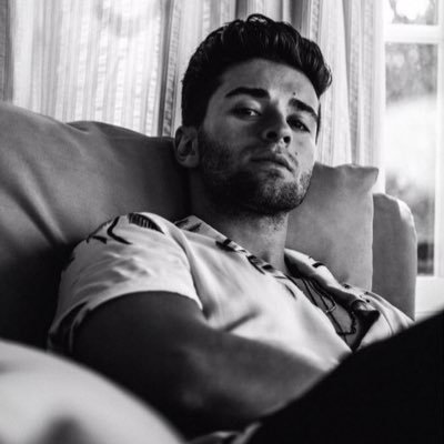 pics, gifs and videos of @jakemiller
• fan account •