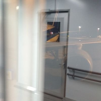 robo_biz's profile picture. ツラいばかりの毎日に、憂さ晴らしのため缶詰の中で覚えたBizRobo!の知識を勝手に教えて回って満足します。時々、記憶違いやうろ覚えの嘘が混じりますが、業務外なので勘弁してください。
あと、聞き伝えの「～らしい。」話もします。

斑があります。忙しいときと疲れた時には活動しません。🙉