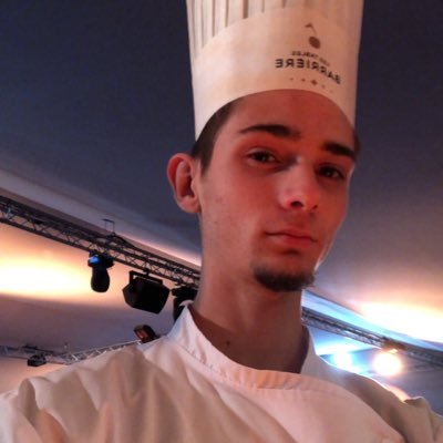 j’étais « youtubeur » je fait encore quelque vidéo de drone mais je travail en cuisine ↓▼↓