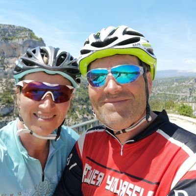 Living our best life in The Luberon, Provence
#cycling, exploring in #fifithe2cv, brocanting & croissant-chasing