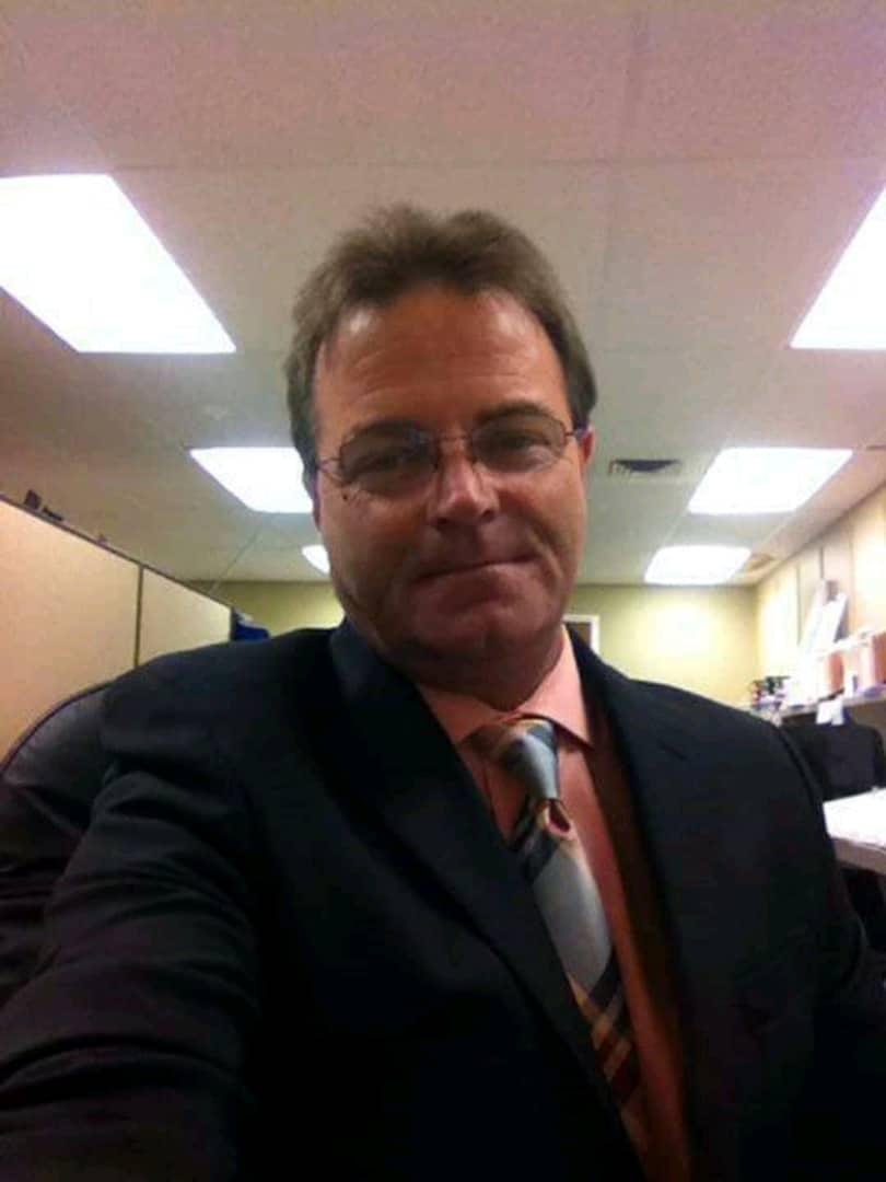 RobertT19939664's profile picture. I work as An engineer in Oil and Gas company My work is so demanding and have made me traveled all over# the USA, Mexico, Japan, the UK, Singapore.